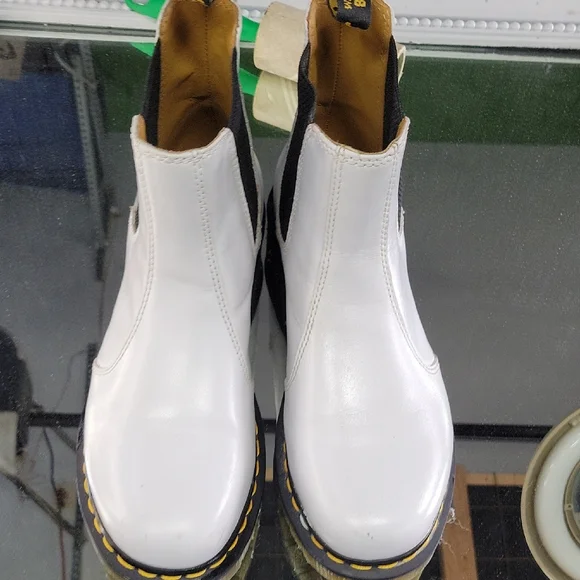 Womens 10 Dr. Martens 2976 smooth leather Chelsea boot in white yellow stitch - Picture 4 of 8